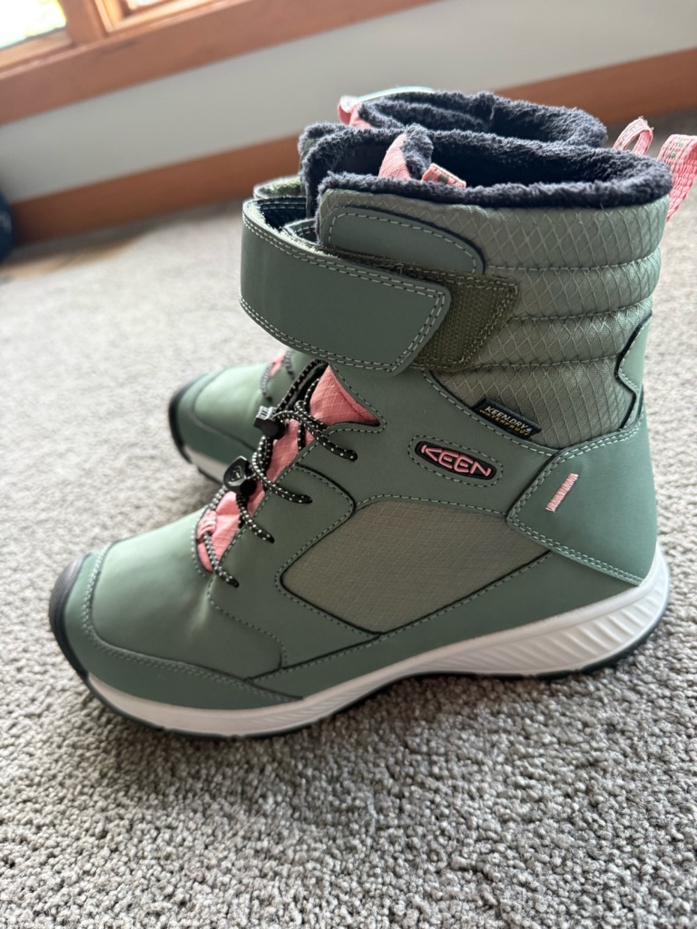 Keen winter boots, NWT
